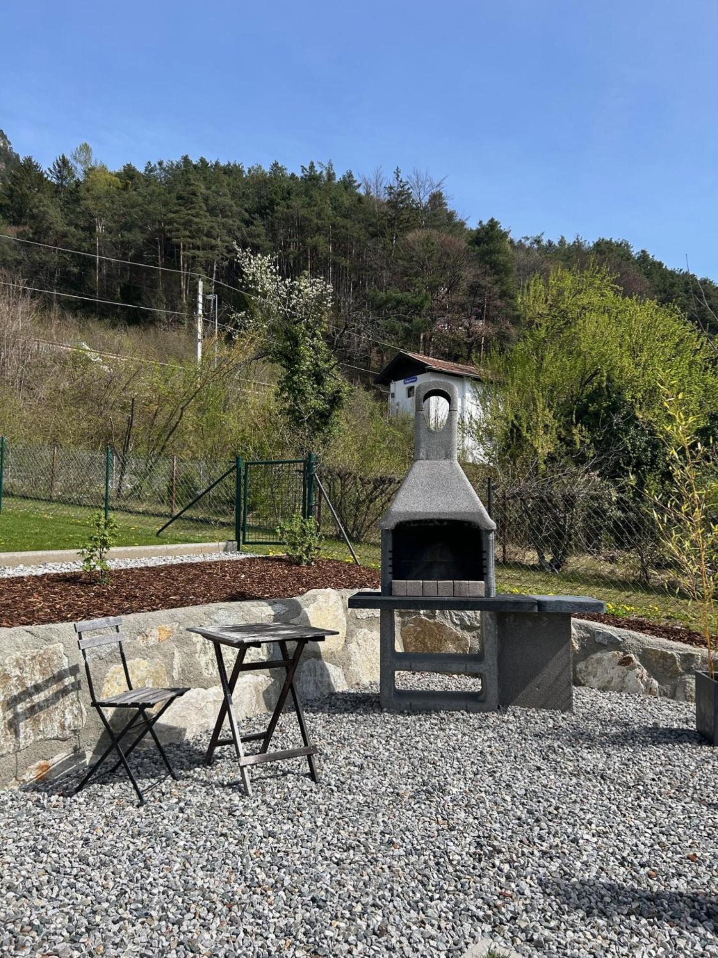 Wohnung Mit Garten Und Panoramablick In Innsbruck Bagian luar foto